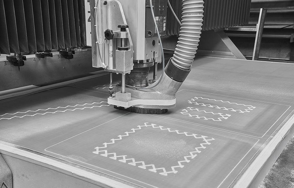 L'atelier SEPTI à Cholet vous propose l'usinage et gravage à haute précision de matériaux plexi et dérivés grâce à sa fraiseuse à commande numérique.